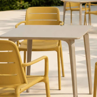 Mesa Exterior Capri