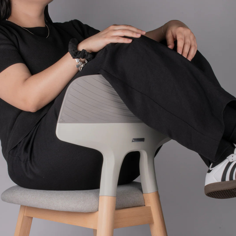 Silla Visitante Patas de Haya con Asiento Tapizado en Tela Shine